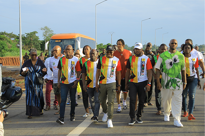 LA DELEGATION DU FEMUA EN PARTANCE POUR BOUAKE AU POSTE DE PEAGE DE TIEBISSOU