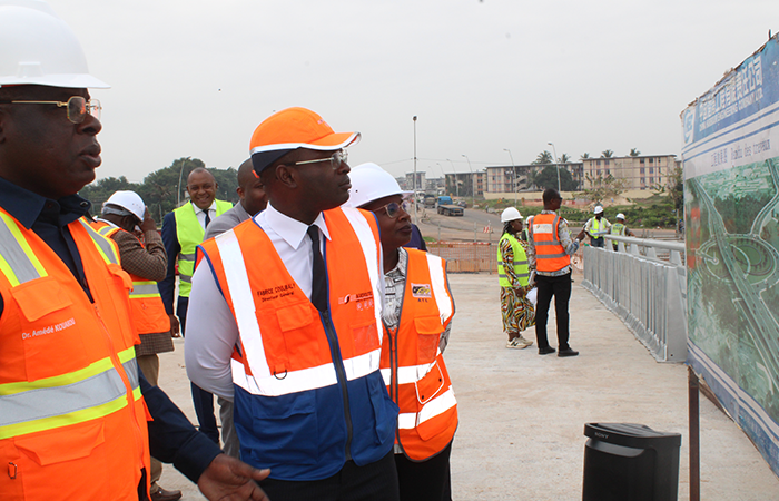 VISITE DE CHANTIER : M. BEUGRÉ MAMBÉ VISITE LES PROJETS D’ENVERGURE DANS LA VILLE D'ABIDJAN